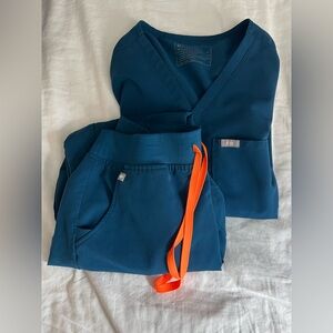 Figs scrub set in deep reef—LIKE NEWW!